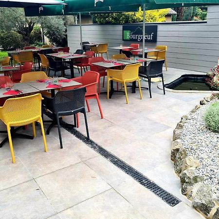 Hotel Restaurant Le Bourgneuf Morlaas Esterno foto