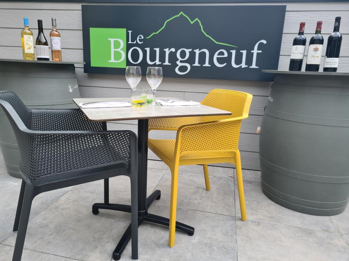 Hotel Restaurant Le Bourgneuf Morlaas Esterno foto