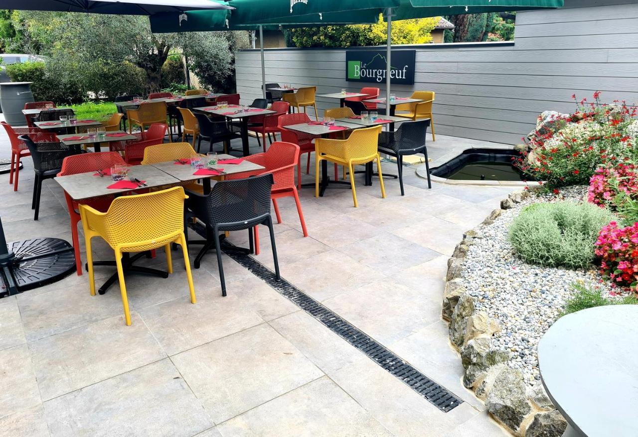 Hotel Restaurant Le Bourgneuf Morlaas Esterno foto