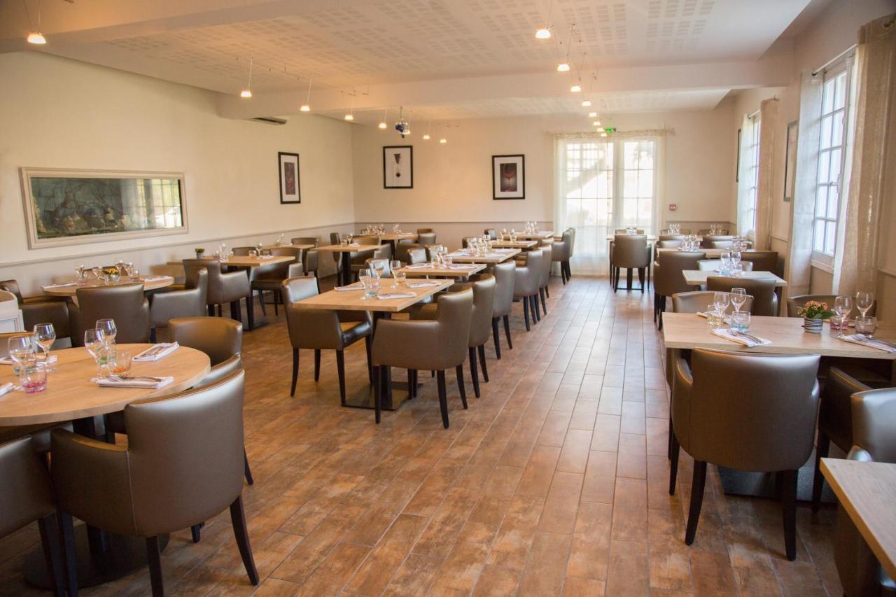 Hotel Restaurant Le Bourgneuf Morlaas Esterno foto