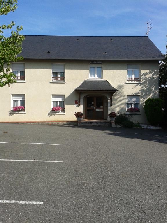 Hotel Restaurant Le Bourgneuf Morlaas Esterno foto