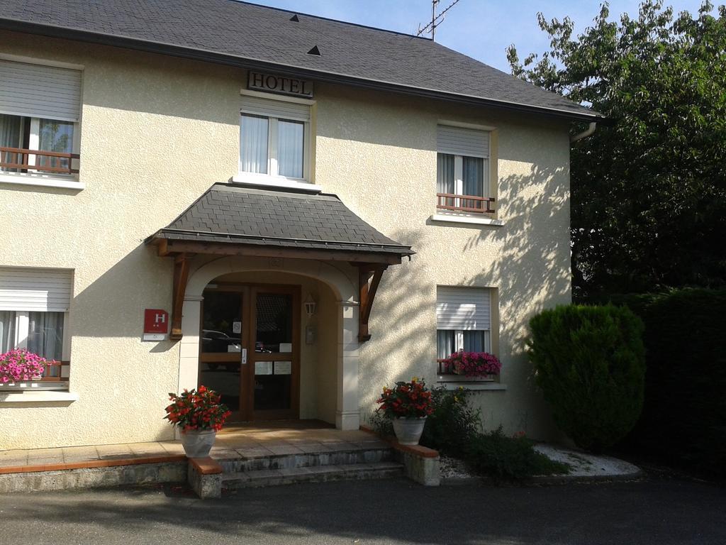 Hotel Restaurant Le Bourgneuf Morlaas Esterno foto