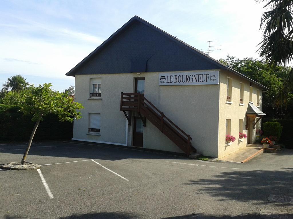 Hotel Restaurant Le Bourgneuf Morlaas Esterno foto